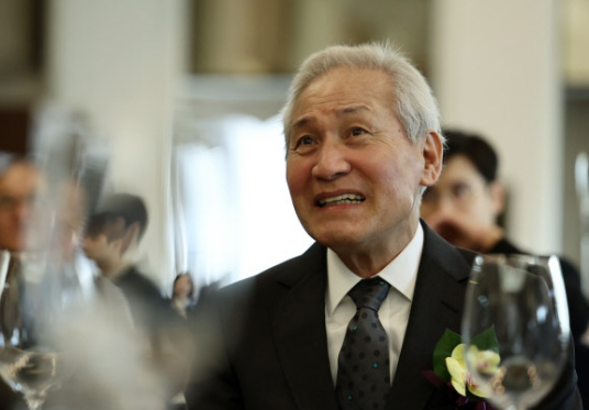   국민 배우 안성기 긴급 이송 소식에 모두가 깜짝! 현재 상황과 소속사의 조심스러운 입장