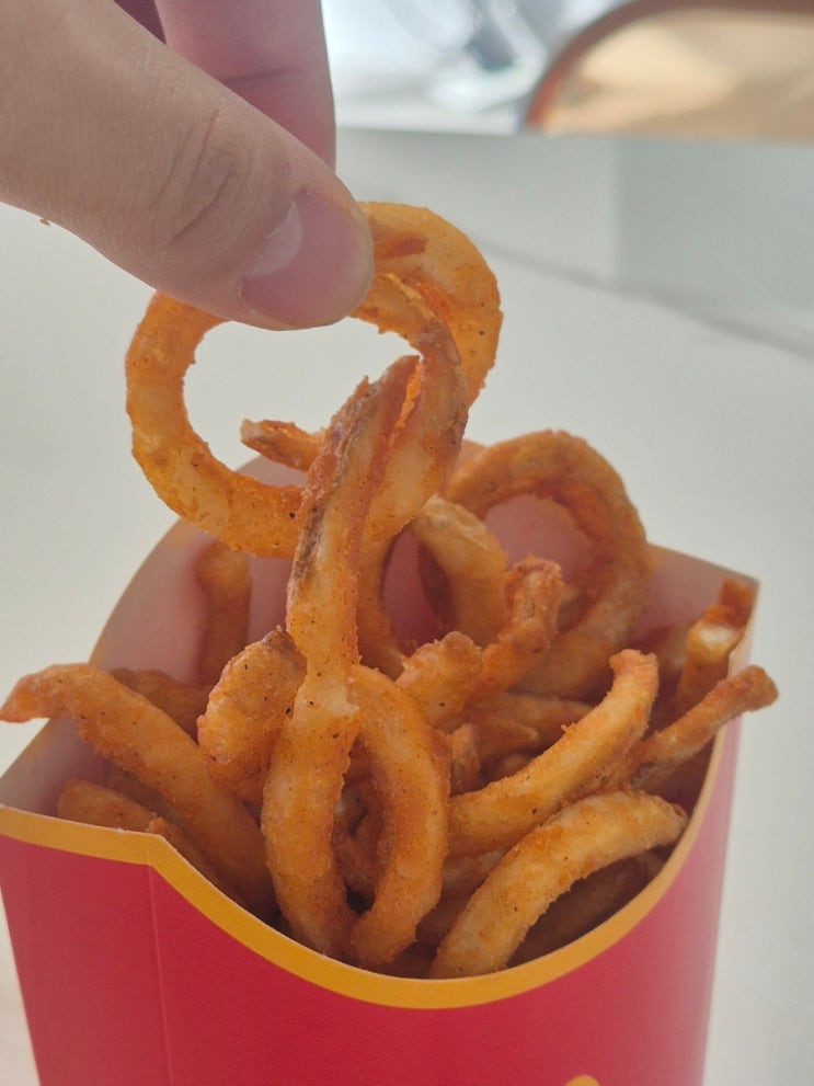  맥도날드 행운버거 골드 판매 기간 가격 칼로리 정보 꿀팁