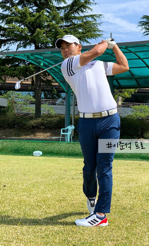  깔끔해서 핏 잘떨어지는 골프화 추천 (이준석프로님)