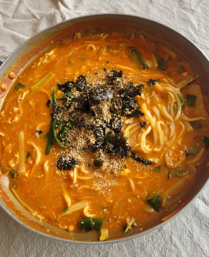 뜨끈한 장칼국수 만들기 칼칼하고 얼큰한 강릉 장칼국수 레시피