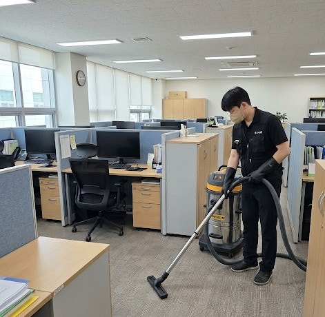  압구정 사무실청소 새벽 마감 후에도 남던 바닥 끌림 출근하면 바로 체감되게 만든 현장 신사동 청담동 논현동 압구정역 학동역 도산공원 가로수길 한강공원