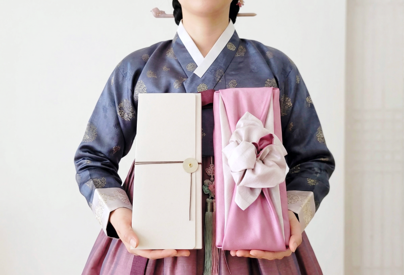 어버이날 & 스승의날 선물이 고민될 땐 홍삼절편, 홍삼정과, 홍삼액 음료로 마음을 전하세요.