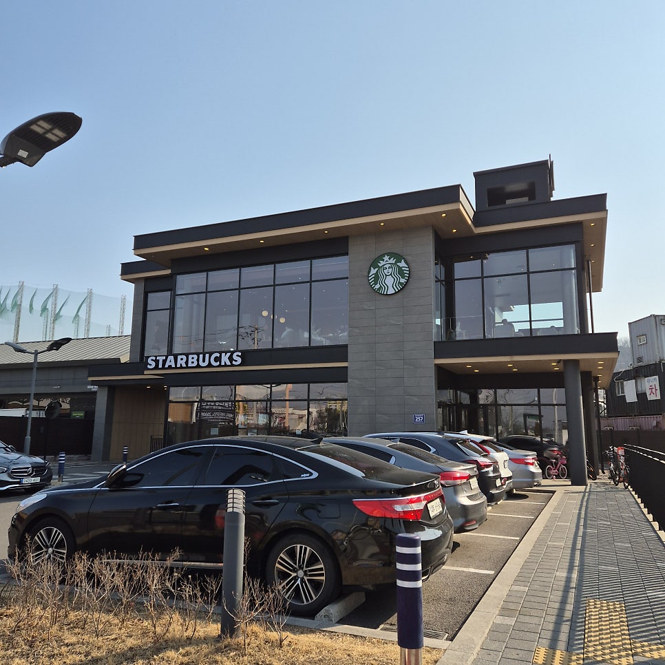 스타벅스 김포석모DT점 사진 1