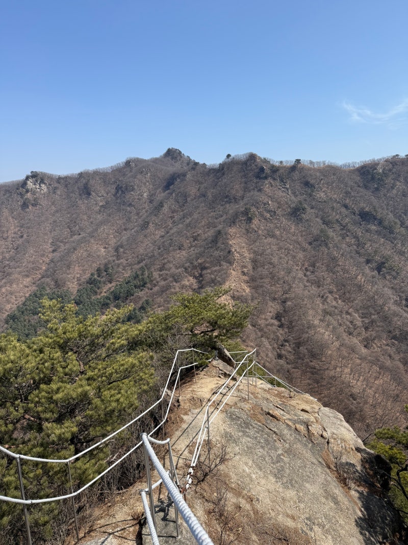 [경기도 숨은명산] 포천의 한적하고 멋진 능선이 있는 청계산 봄 등산