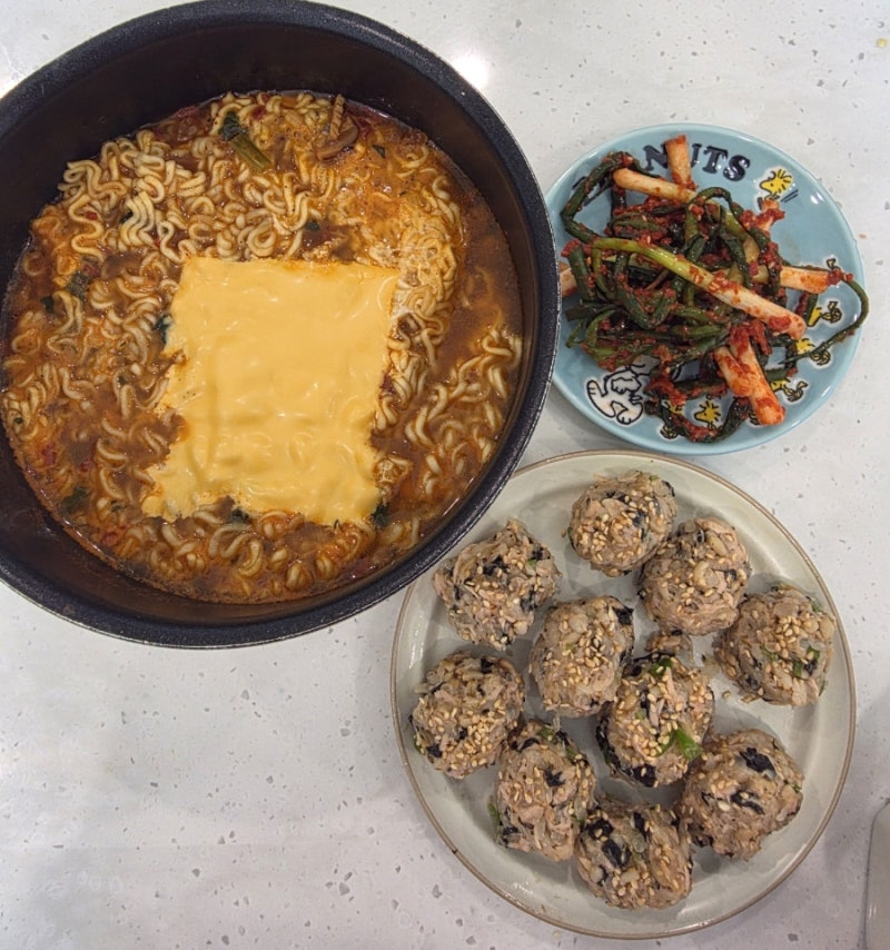 마요네즈 없이 담백하게! 참치주먹밥 만들기 + 신라면 치즈조합 꿀맛