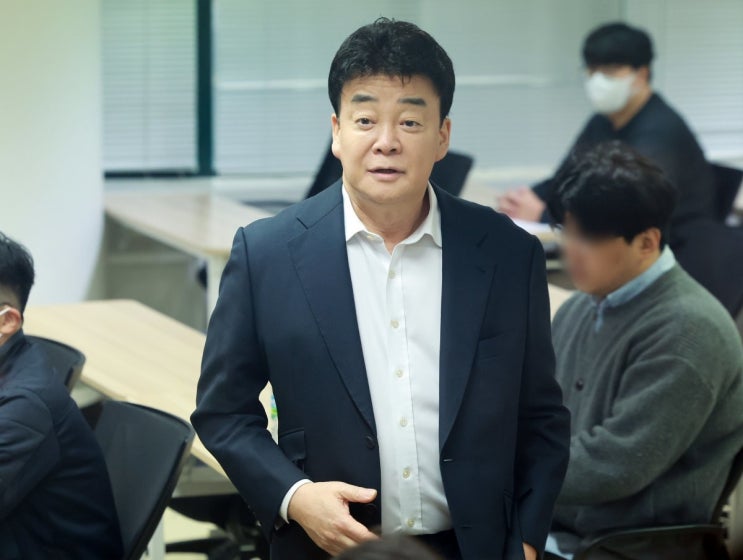 <b>백종원</b>, '억지 고발'에 뺏긴 1년 고백하며 <b>유튜브 복귀</b> 선언한... 