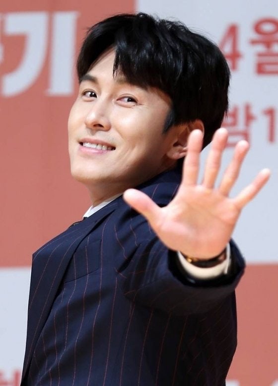 김동완, SNS 비활성화 예고 "세계 최초 계약 조건"…신화 멤버의 황당 사연