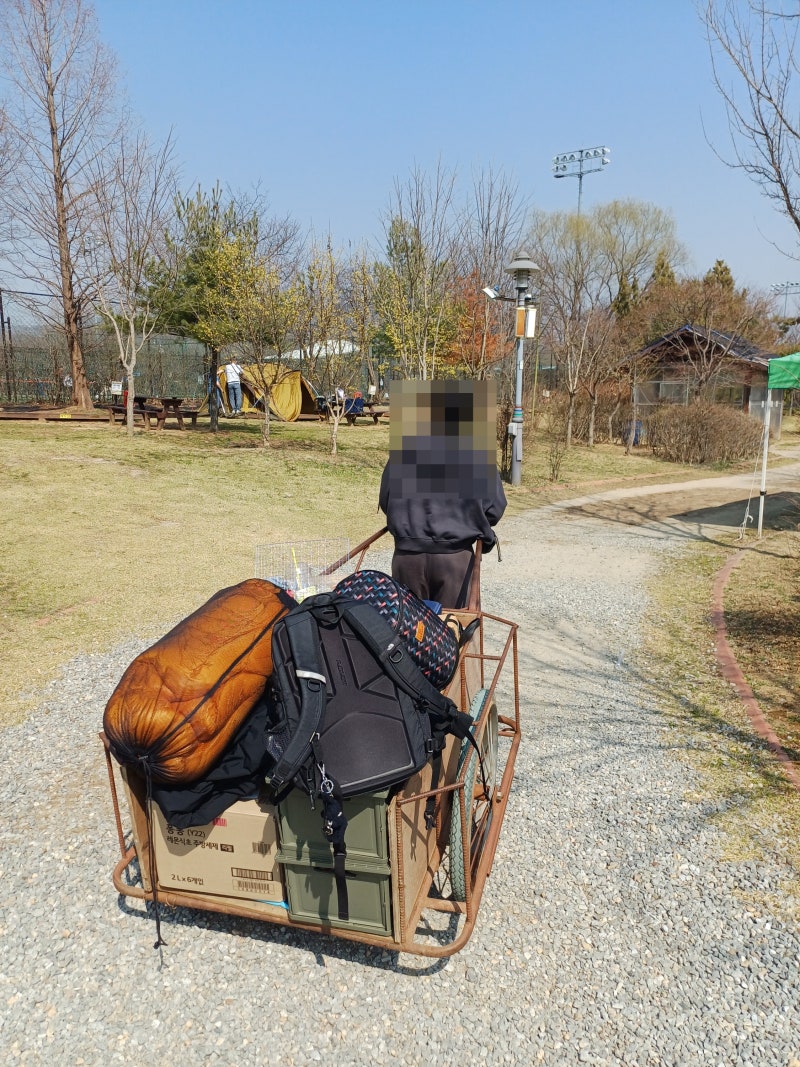 인천대공원 너나들이 캠핑장 자가텐트 27 사이트 - 리어카의 편안함