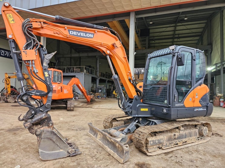  두산 DX55MT-5L 2021년식 저가동 회전링크 코끼리집게 02 중고굴삭기
