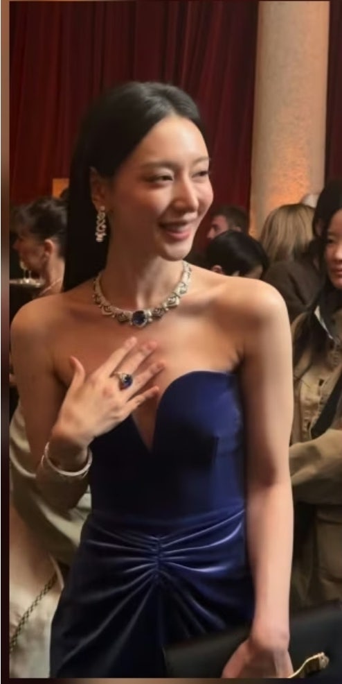  밀라노 불가리 행사에 나타난 드레스입은 김지원 근황! 슬림해진 몸매와 차기작 '닥터X' 소식 