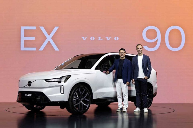  "바퀴 달린 스마트폰의 역습" 볼보 EX90 국내 상륙! XC90보다 1,000만원 저렴한 역대급 가성비?