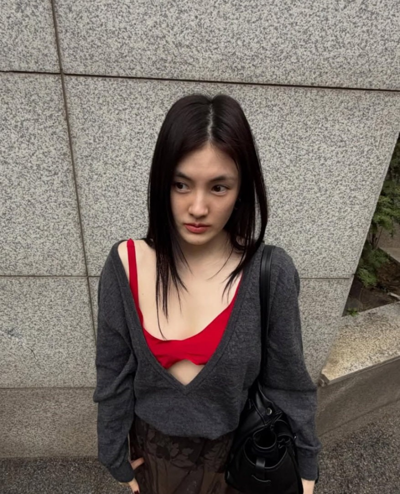 김용지, 이러고 외출 가능? .. SNS에 올린 파격적인 시스루 스타일링 화제