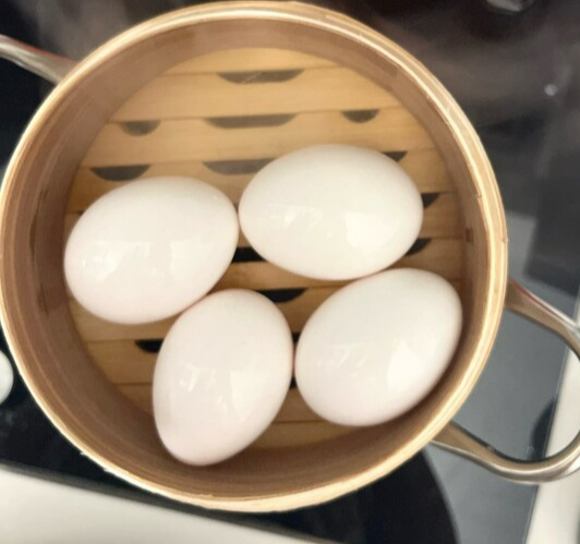 끓는 물에 계란 삶지 마세요 이렇게 삶아야 입안에서 계란이 살살 녹습니다
