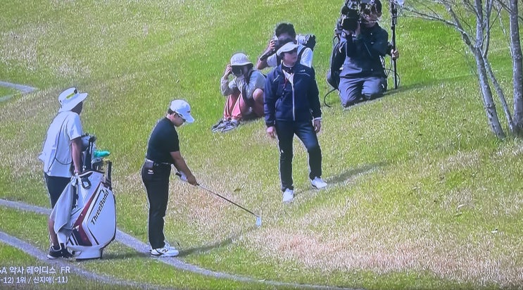  갑자기 왼손잡이 스윙? | 신지애 18홀 3번째 샷 상황으로 보는 골프 룰