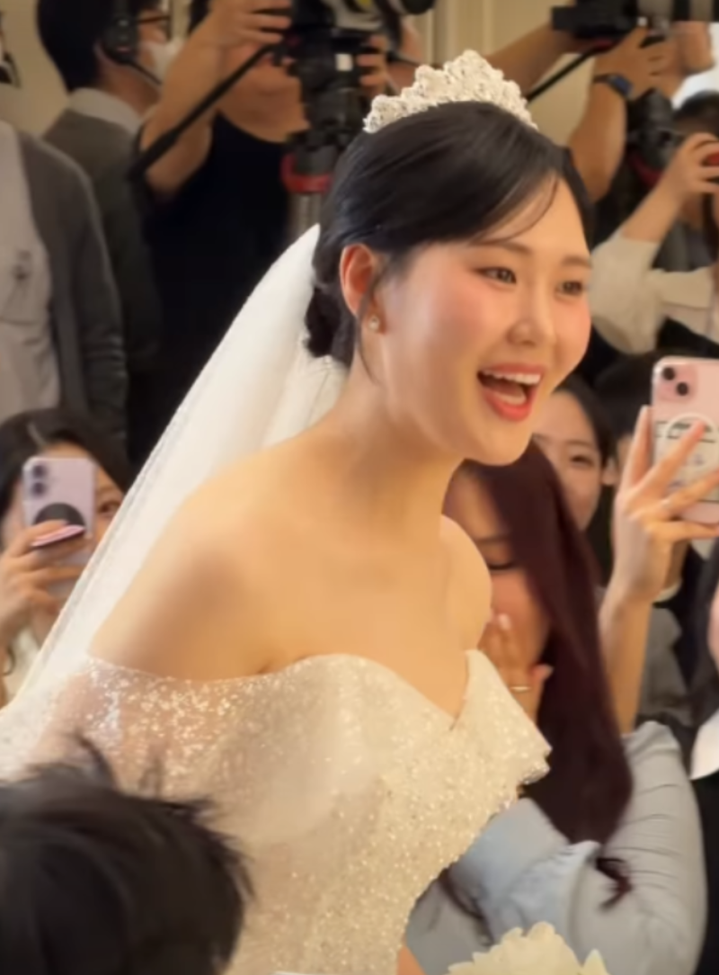 김원훈 엄지윤 청담 결혼식 화제 15년 장기 연애? 유재석 축사 만우절에 진짜야?