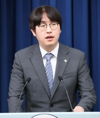 하정우 수석 누구길래? ‘AI미래계획수석’ 필요성 논쟁까지 나온 이유…요즘 정치권이 주목....