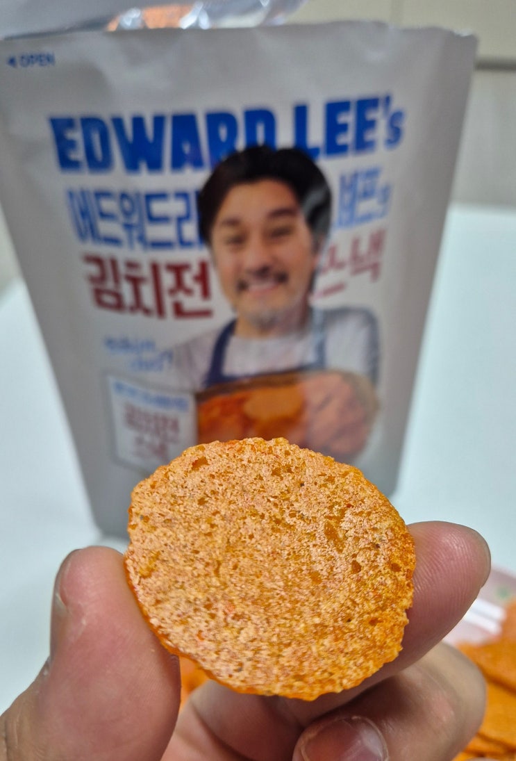  GS25에서 발견한 에드워드리 신상! 진짜 김치전 맛이 날까? [김치전스낵]