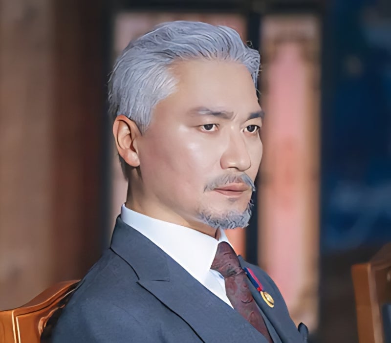 새 드라마 '21세기 대군부인' 속 묵직한 존재감, 윤성원 역의 배우 조재윤