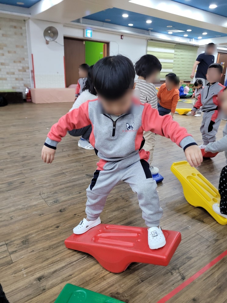  풍덕천동 아이큰별어린이집 점프하고 달리고 격파하고 도전하며 오늘도 씩씩하게 자란 별들