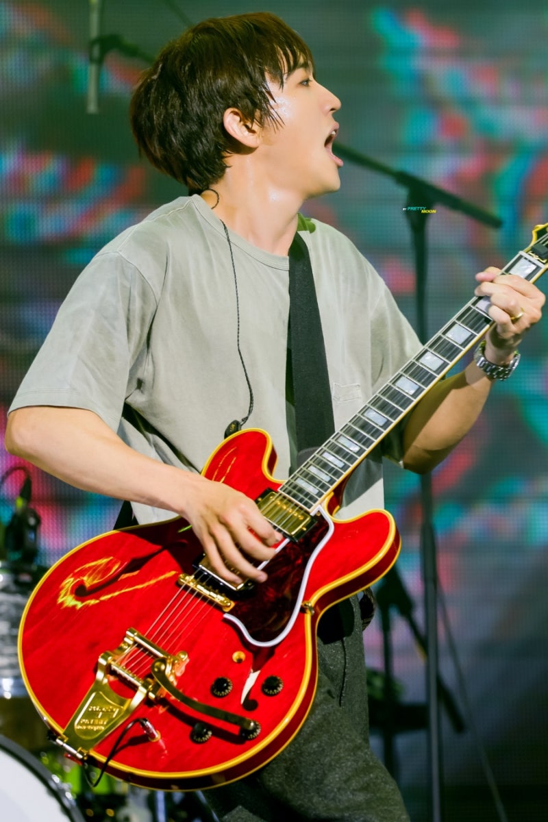 이승윤이 깁슨한테 받은 그 빨간 기타 Noel Gallagher Signature 1960 ES-355 (아마도..?)