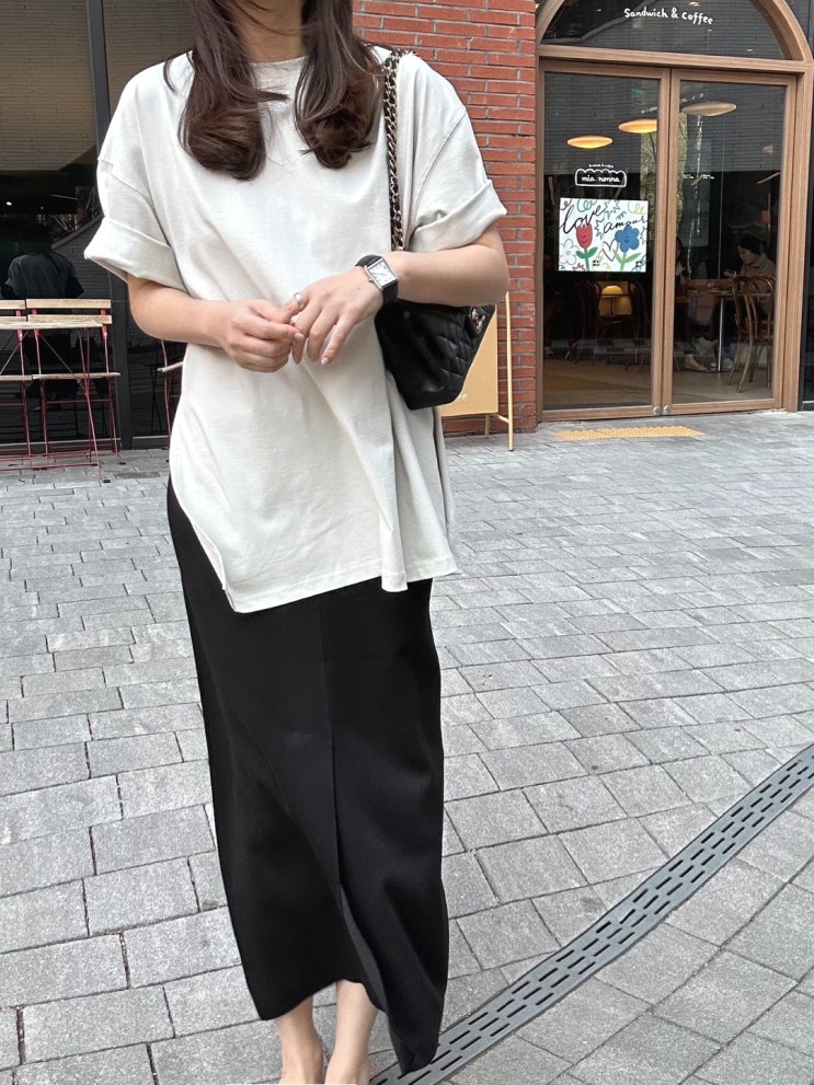  여자 여름 루즈핏 스판 롱 반팔티 추천 쫀쫀한 트임 데일리 티셔츠 코디