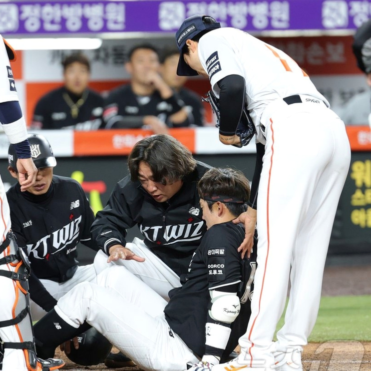<b>허경민 헤드샷</b> 후유증, CT 이상 없는데 왜 구토가 나올까