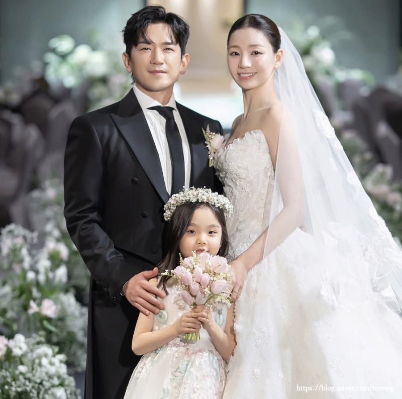 이민우 인성 재평가, 와이프와 딸 함께 찍은 결혼식 사진 공개(연예프로그램)