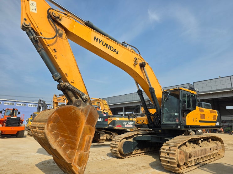  현대 HX520LC 2018년식 13이상 궤도형 중고굴삭기