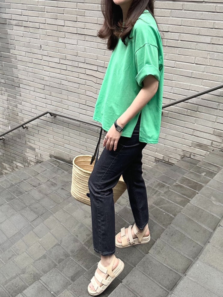  여자 여름 루즈핏 옆트임 반팔티 추천 데일리룩 코튼 베이직 티셔츠 코디
