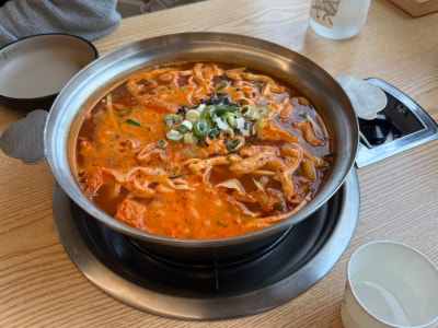 안목해변 현지인 맛집 팔당원조칼제비 강릉남항진점 얼큰칼제비 후기