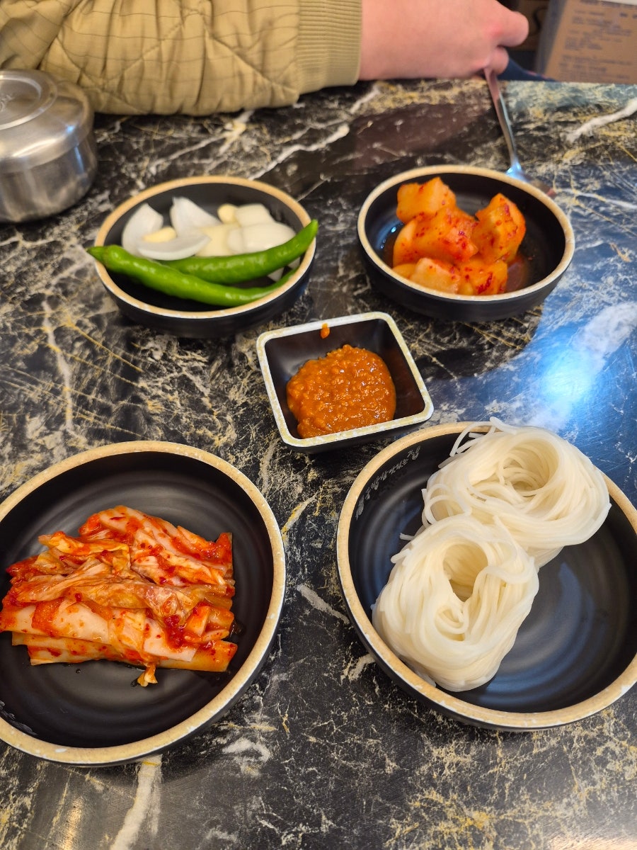 국밥참맛있는집 신항용원점 사진 4