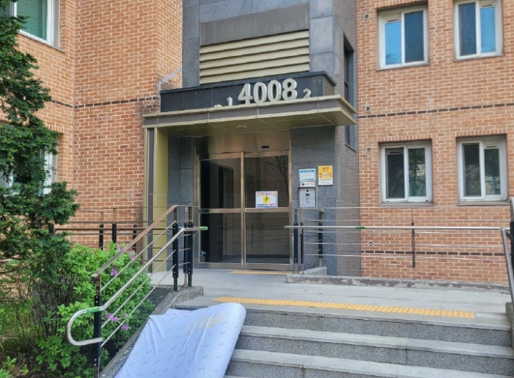  경기 수원 영통구 4008동 2501호 광교 더 포레스트 아파트 경매 6억대 실거주 투자 추천 이의초 인근 반값 수준 수익형 부동산 수원지방법원 2025타경55526