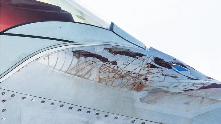 세계 최강의 스텔스 전투기 F-22 랩터를 잘 안 쓰는 진짜 이유