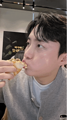 [맘스터치 x 김풍] 야매컬렉션 4종 신제품 출시 전 사전 시식회 맛 솔직후기 : 매직풍싸이버거....
