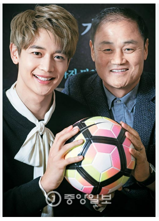 SHINeeミンホの父チェ・ユンギョム、『私は一人で暮らす』現役最高齢監督…情熱のDNAは親子そっくり