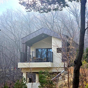 양산 대운산자연휴양림 | 2025년 신축 숲속의집 《매화》 숲 속 통창 뷰가 매력적인 힐링 숙소