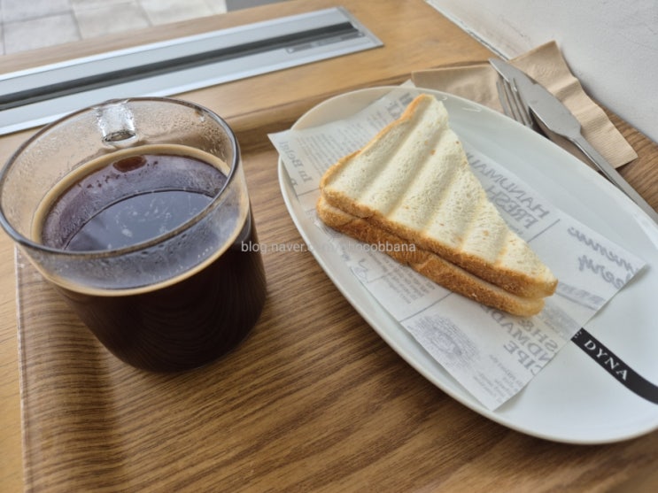  카페다이나 양재천 포이사거리 카페에서 샌드위치