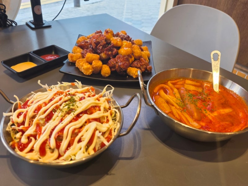 [공덕 맛집] 공덕에서 유명한 천년닭강정/ 아늑한 공간