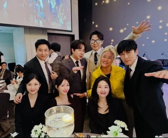 신화 앤디 이은주 행복 미소, 에릭 아들 안고 '찐 이모·삼촌' 포스 뿜뿜!