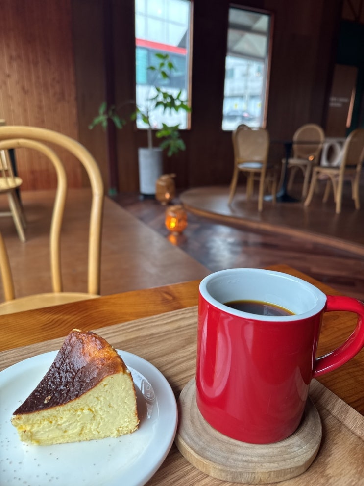  울산 북구 연암동 드립 커피와 바스크 치즈케이크가 맛있는 카페, 주차장이 있는 로스터스 카페 우드위드