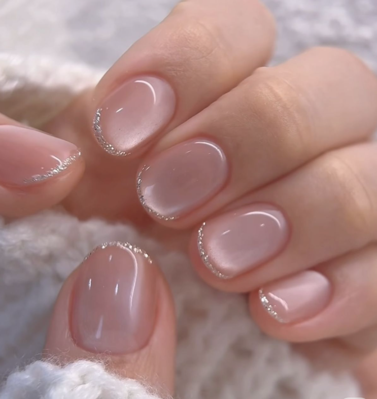  손이 길어 보이는 네일 찾는다면?마이크로 프렌치네일