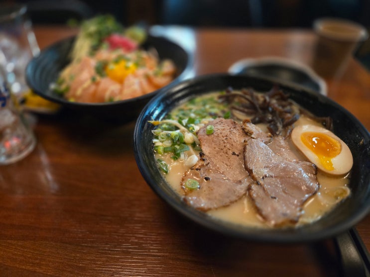  [춘천 맛집] 마라톤 메달이 주렁주렁?  '와라쿠라멘' 사장님의 무서운 집념이 만든 맛