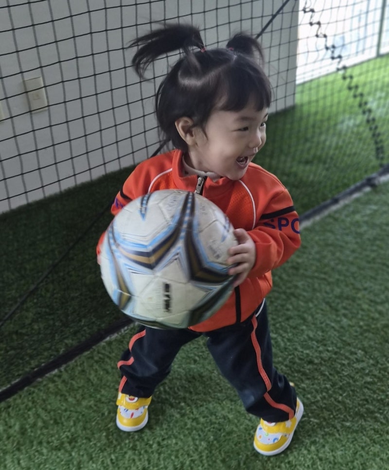 3살 어린이집 아기운동화 아기상어 사줘야해