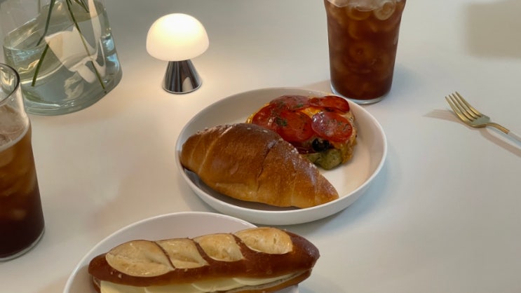  [합정 소금빵 맛집] 호주 감성 가득한 레밍턴카페 - 올라운드커피