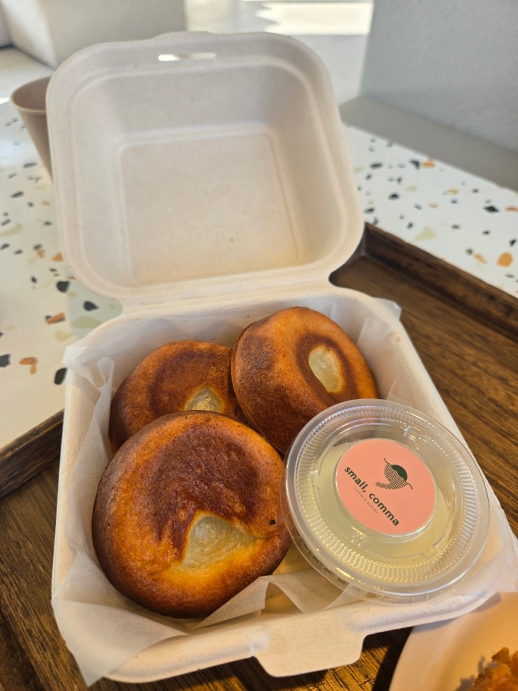  [진천 베이커리 카페] 빵순이 인생 맛집 등극! '스몰콤마' 소금빵 & 버터떡, 진천 대형카페 찐후기 