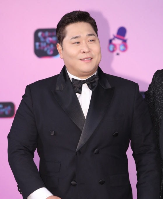 문세윤, FNC 떠난다 “예능 판도 바뀌나?”11년 동행 마침표…