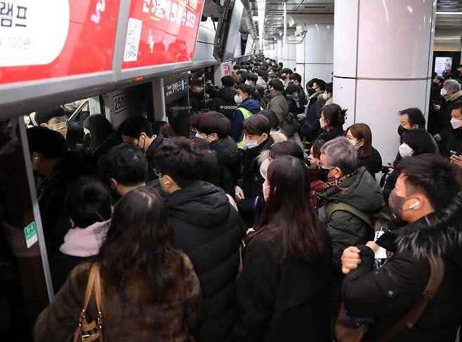  출퇴근 잔혹사 9호선, 이제는 정말 달라질 수 있을까
