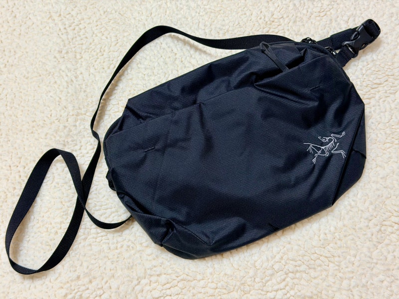 아크테릭스 헬리아드 크로스바디 백 리뷰, 후기, 실착 사진 + 끈 길이 고민 / Arc'teryx Heliad 6 Cro....