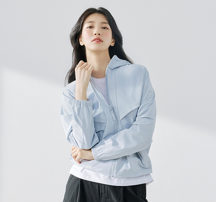  10만 원대라고? 카리나 vs 수지vs 닝닝, 명품 대신 입는 여자 바람막이