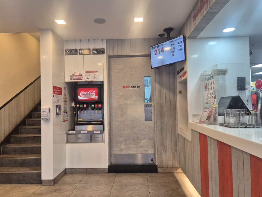KFC 보라매점 사진 2
